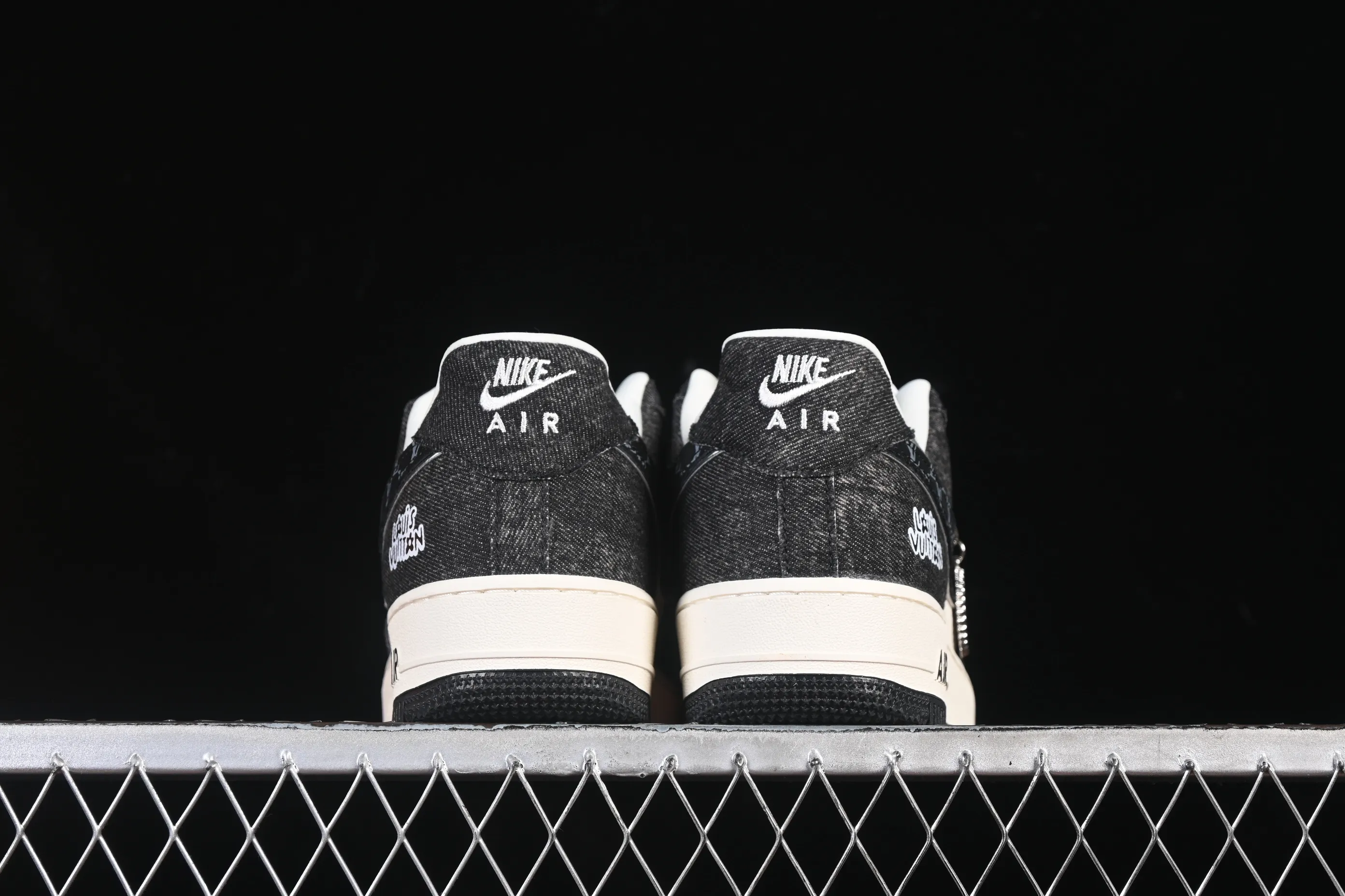 All categories Nk Air Force 1 Air Force series Nk Air Force 1 Low Air Force low-top Nike Air Force 1'07 Low joint two-color bottom black denim Air Force 1 low-top casual sneakers DX1888-097
